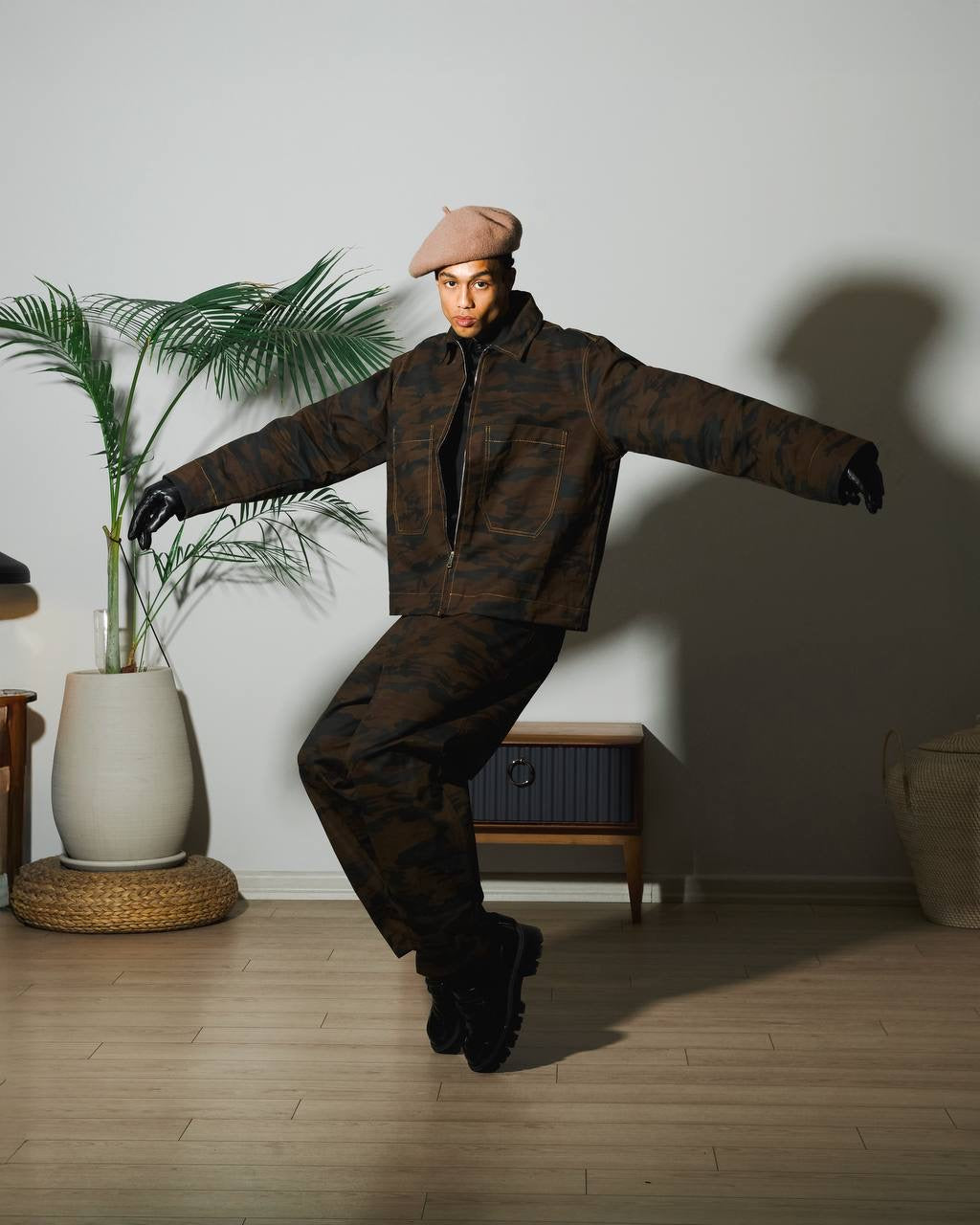 חליפה צבאית גוון חום