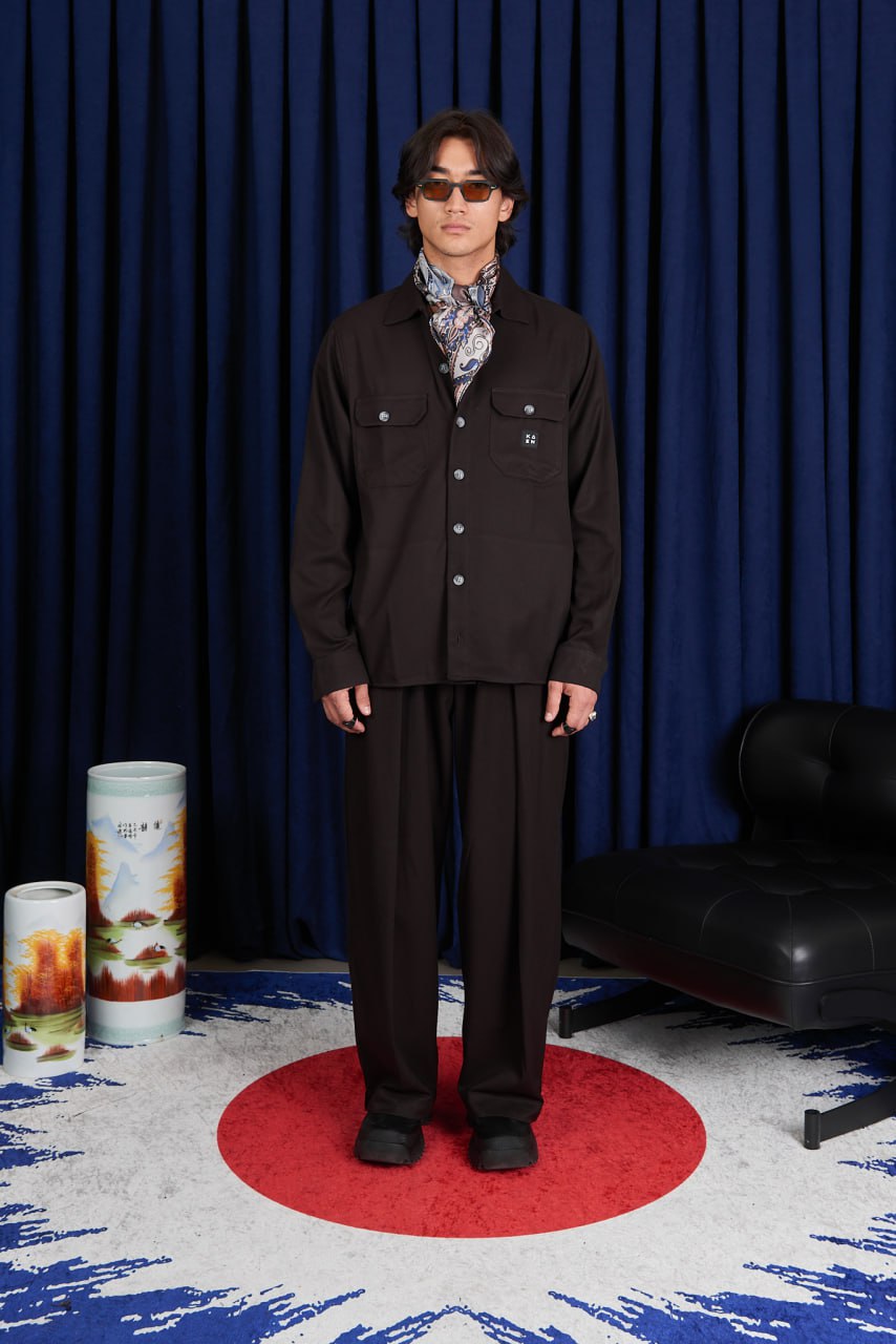 חליפת אלגנט כפתורים חום כהה