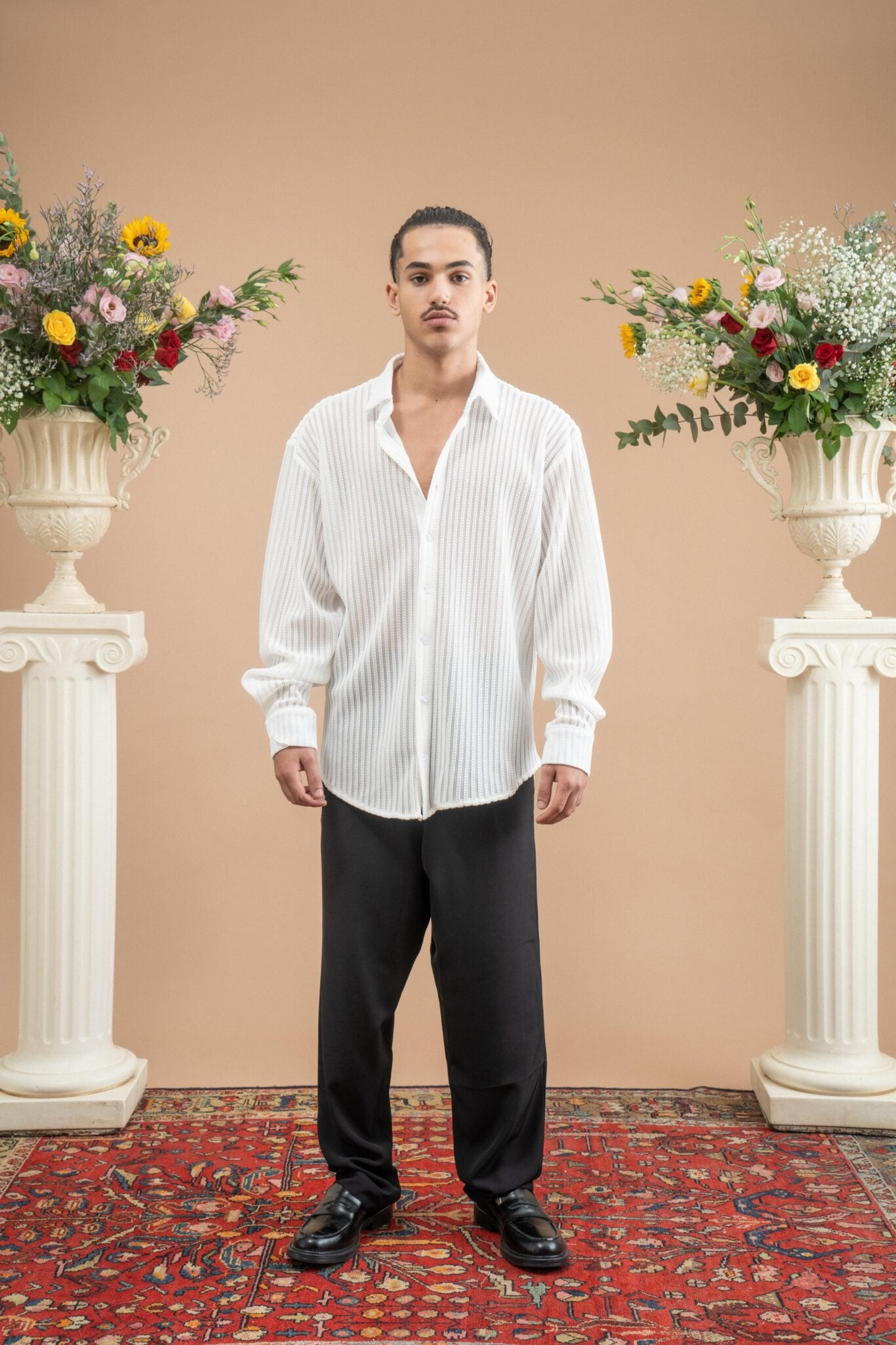 מכופתרת לבנה פסים